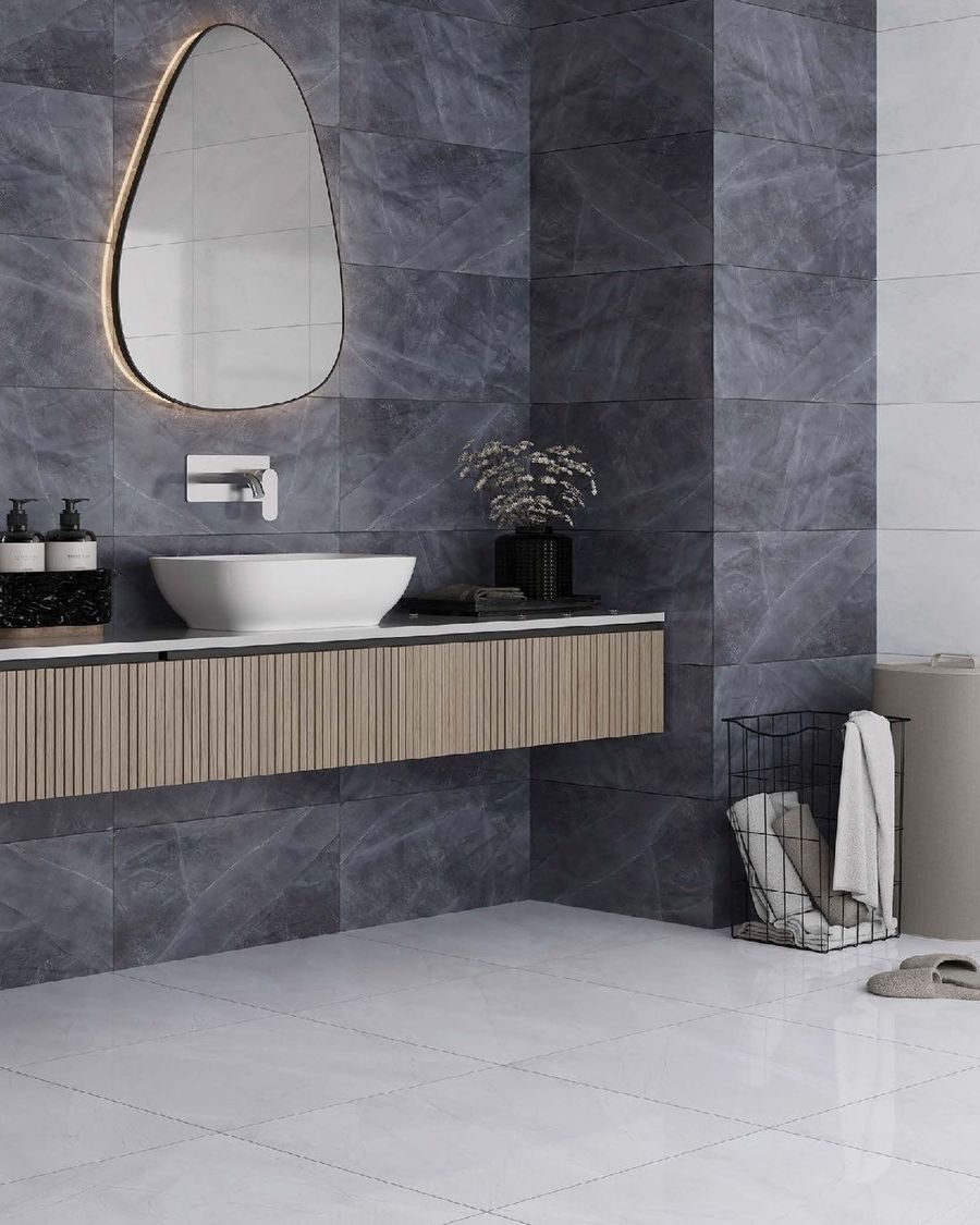 Antrasit mermer görünümlü duvar karolu modern banyo