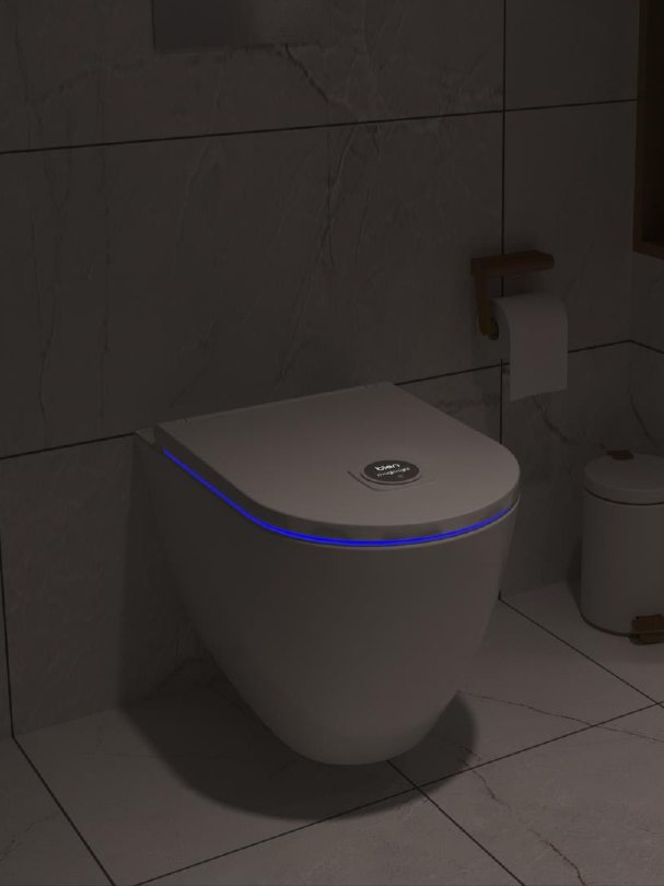 Karanlık banyoda ambiyans ışığı yanan Bien MagicLight takılı klozet